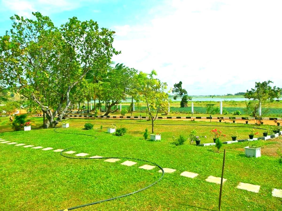 Layathraa Lake View Resort Dambulla Exteriér fotografie