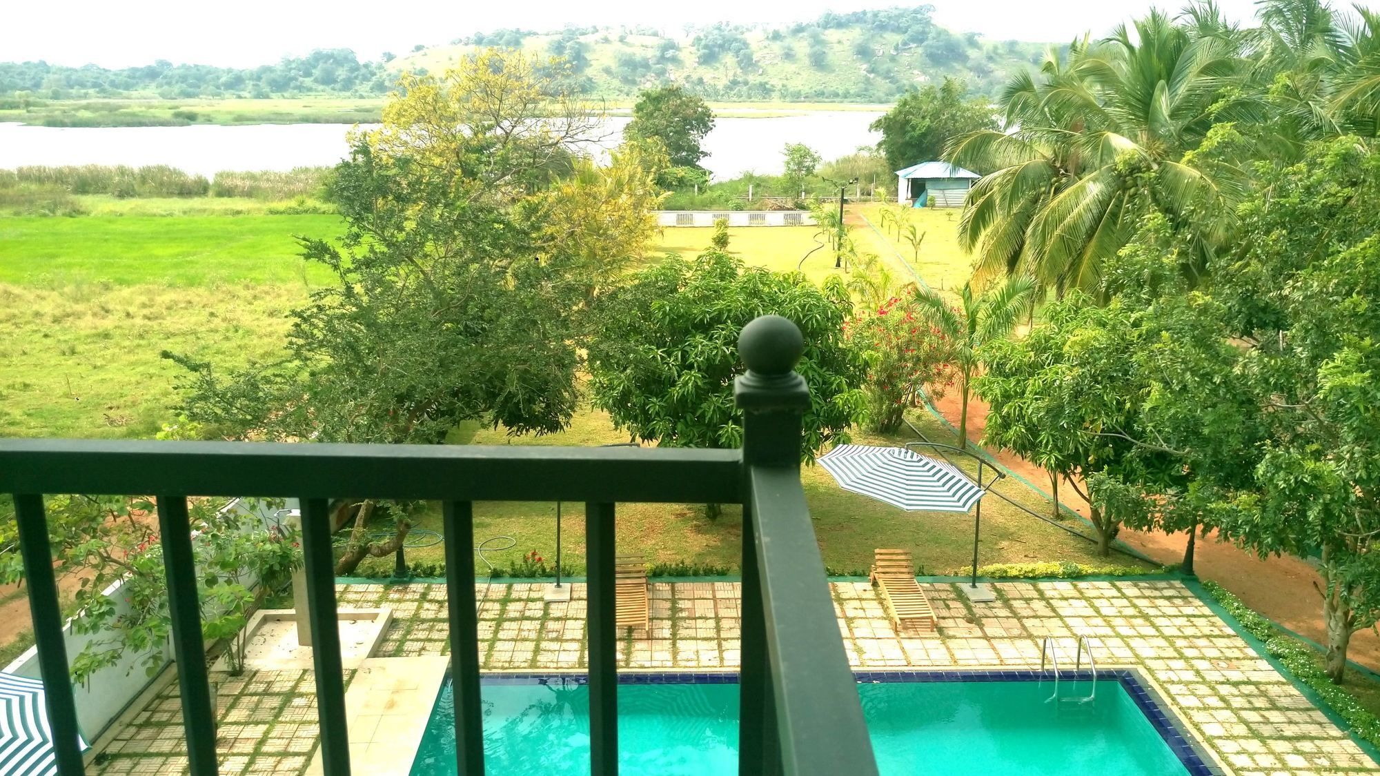 Layathraa Lake View Resort Dambulla Exteriér fotografie